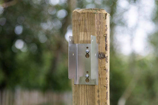 Ako stolpeholder for montering på trestolpe for solcelleflis