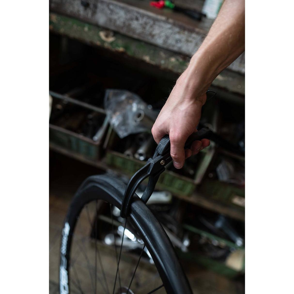 Trivio - bicycle tools tire mounting pliers