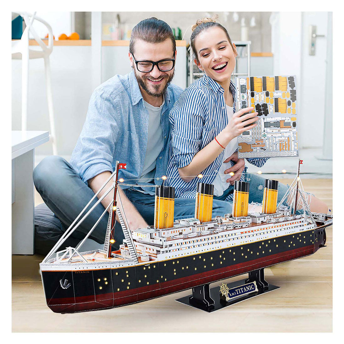 Divertente puzzle 3D cubico Titanic con illuminazione a LED - 266 pezzi.