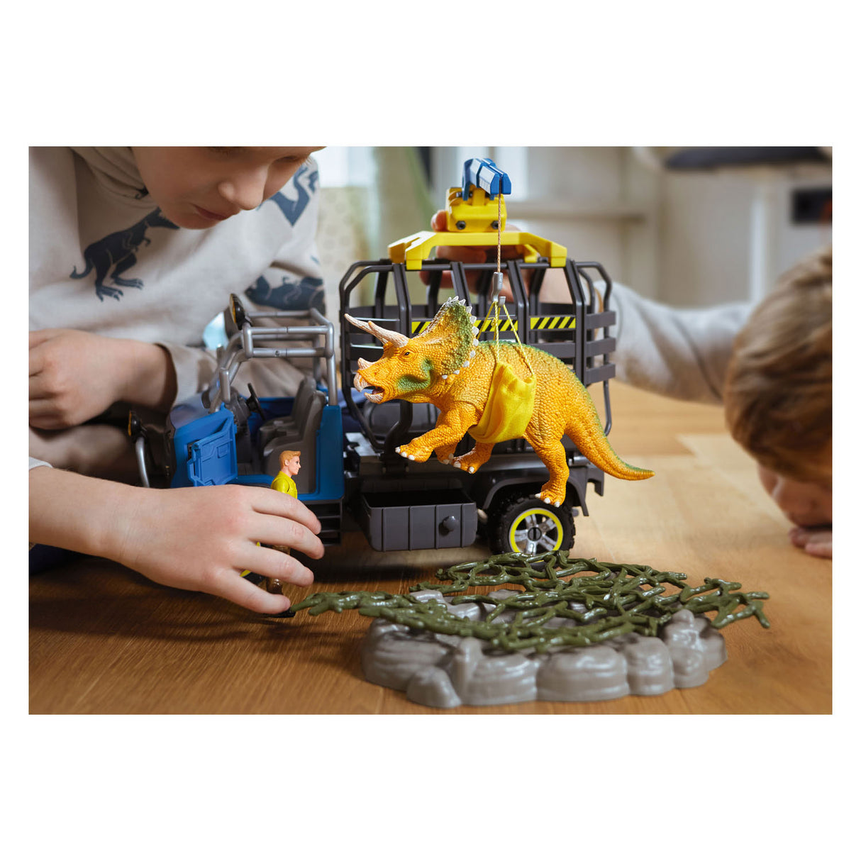 Schleich DINOSAURS Truck Mission 42565