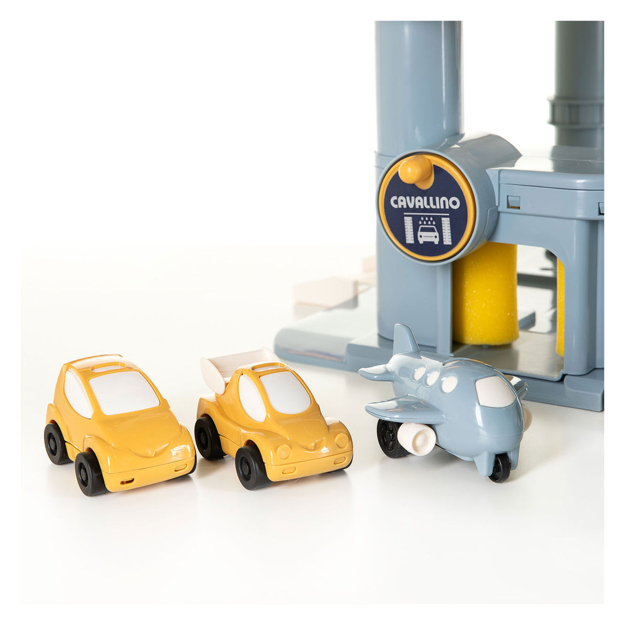 Cavallino garagetorn med 7 våningar och bilar i pastellfärger