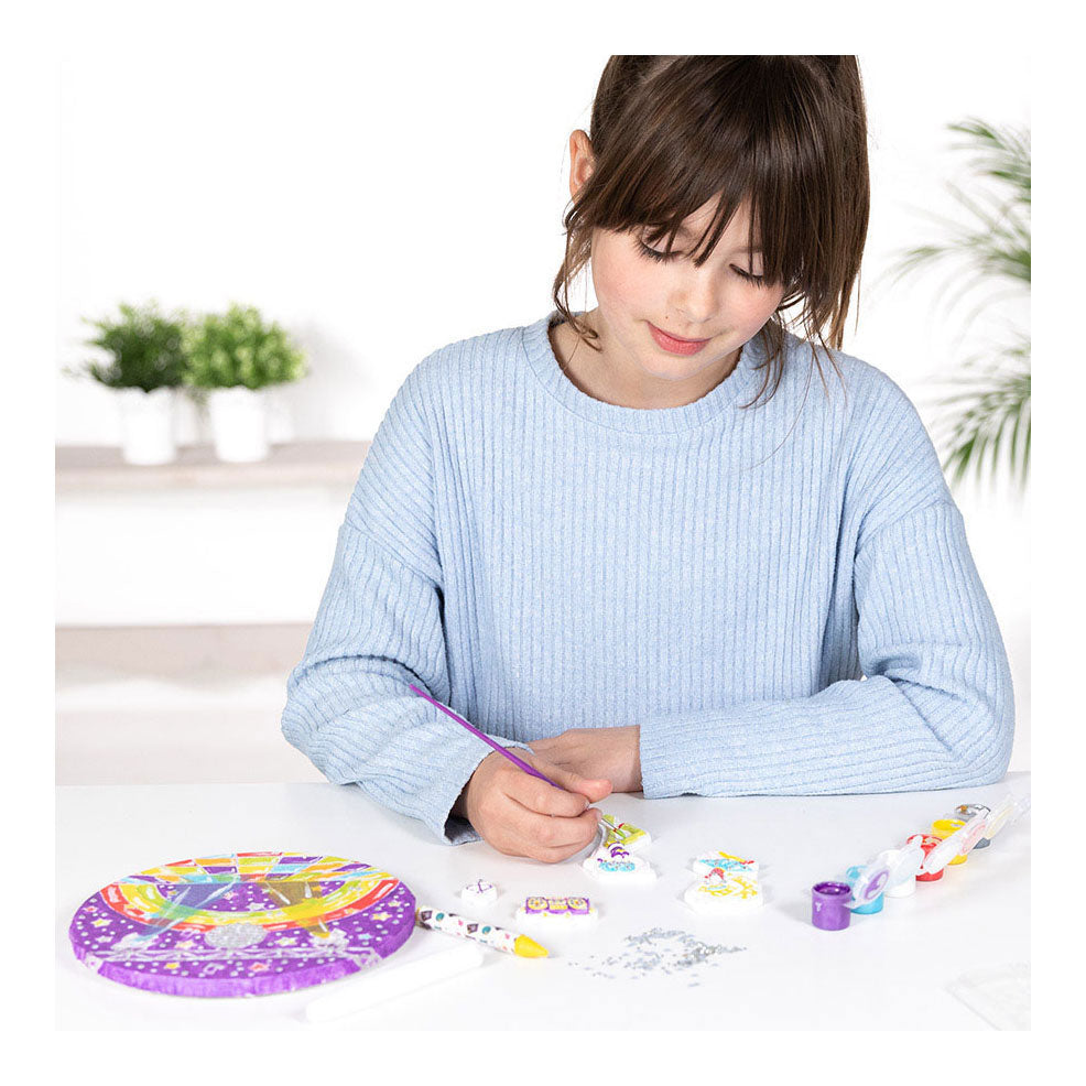 Plâtre et peinture de l'usine de danse totum