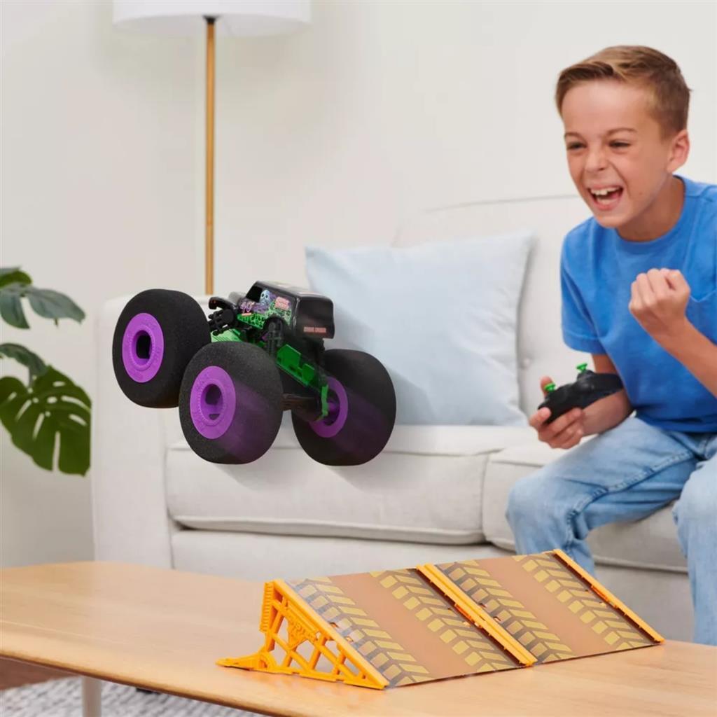 Monster Jam Monster Jam RC Grave Digger Rampa Campione 1:16