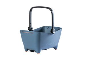 Basil Basket Basket Buddy en la parte posterior de Mik Denim