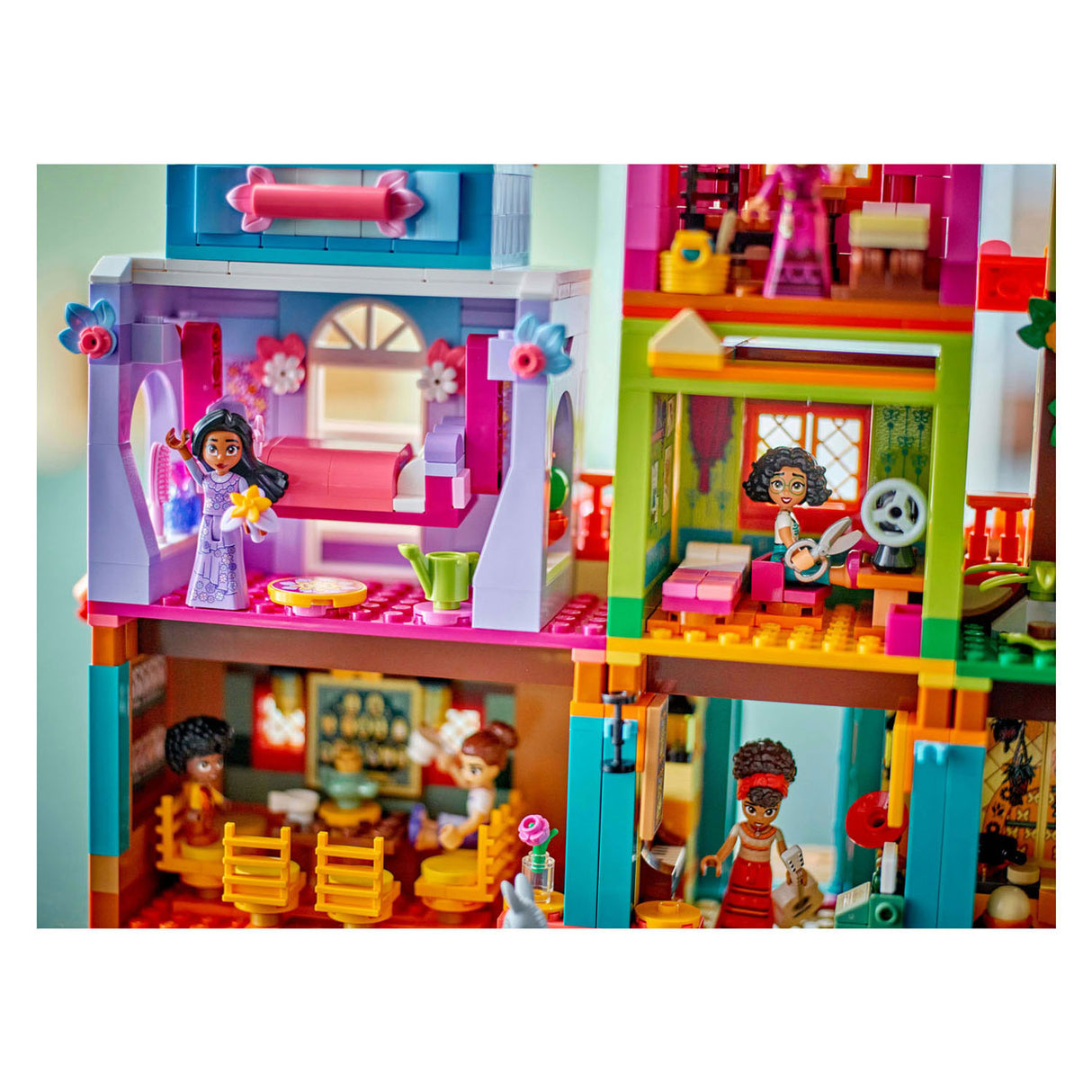 Lego Disney 43245 La casa magica della famiglia Madrigal