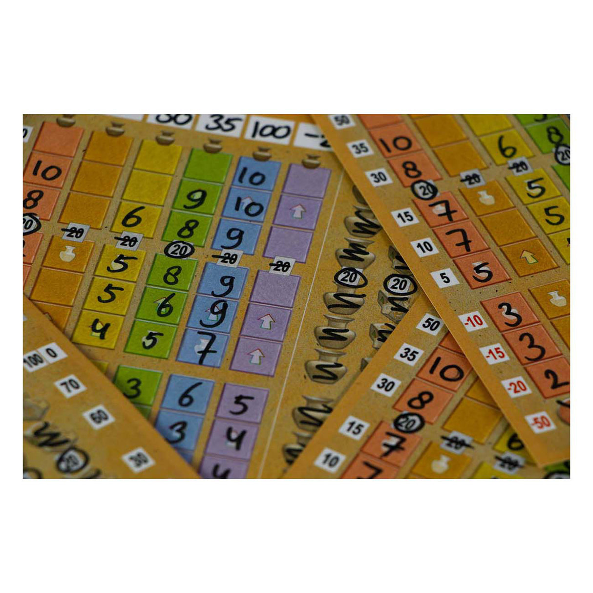 999 her 999 her ztracená města: házejte a pište kostky