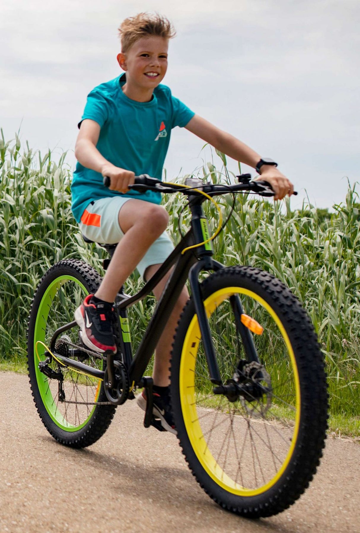 Volare Gradient Children's Bicycle - Drenge - 20 tommer - Black Yellow Green - 6 Speed - Prime Collection