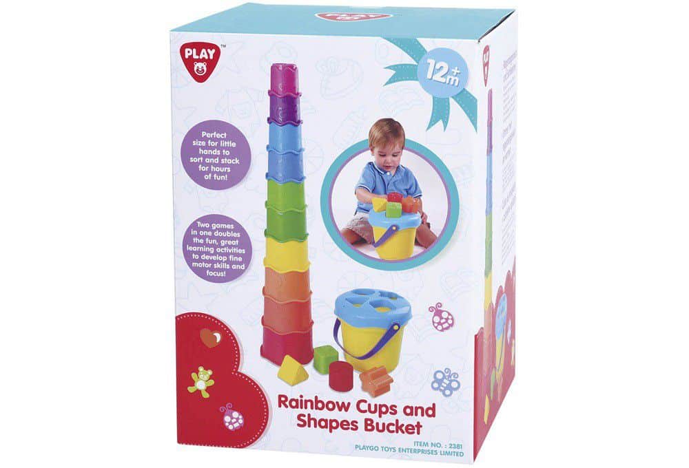 Tasses d'empilement de jeu avec ragoût de forme dans des couleurs gaies