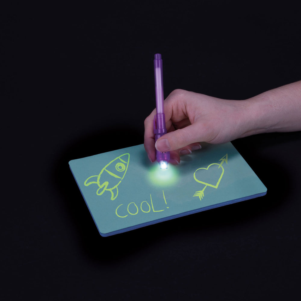 Toi-toys drawing set invisible ink