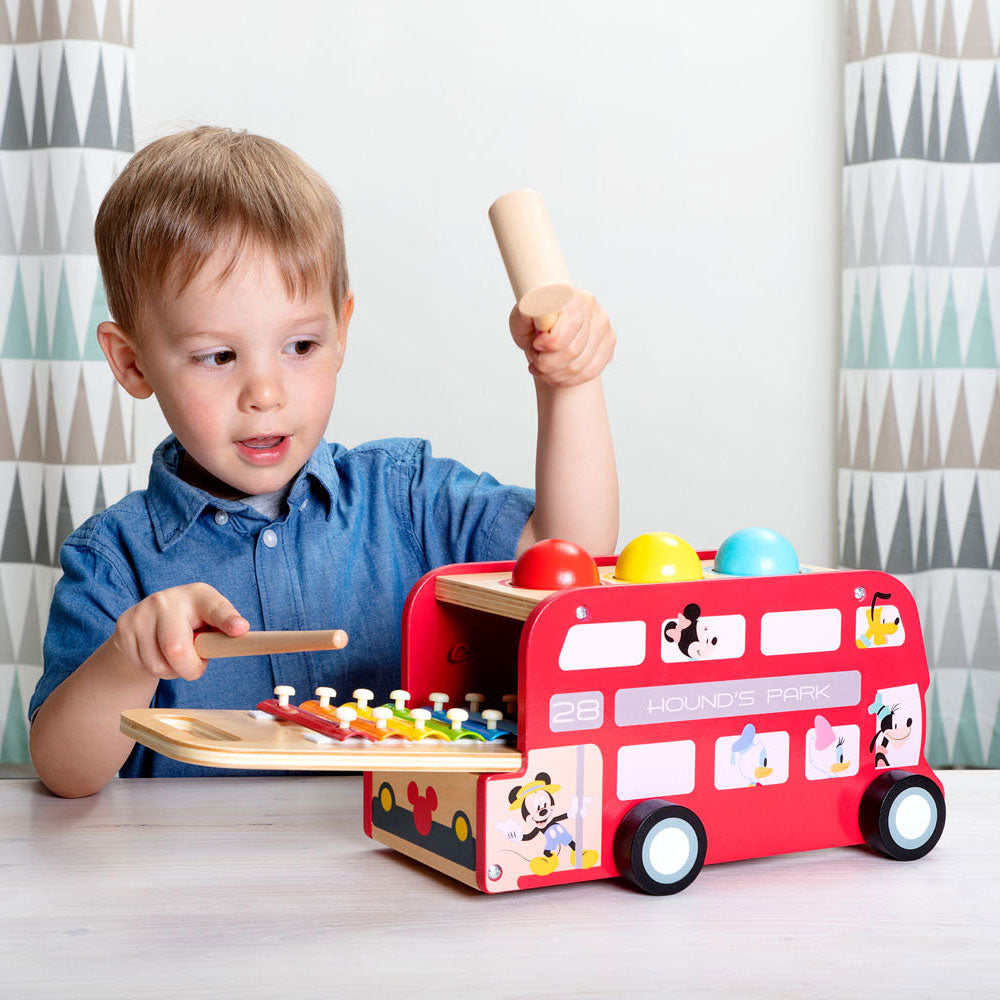 Drewniany drewniany bank i ksylofon myszy Disneya