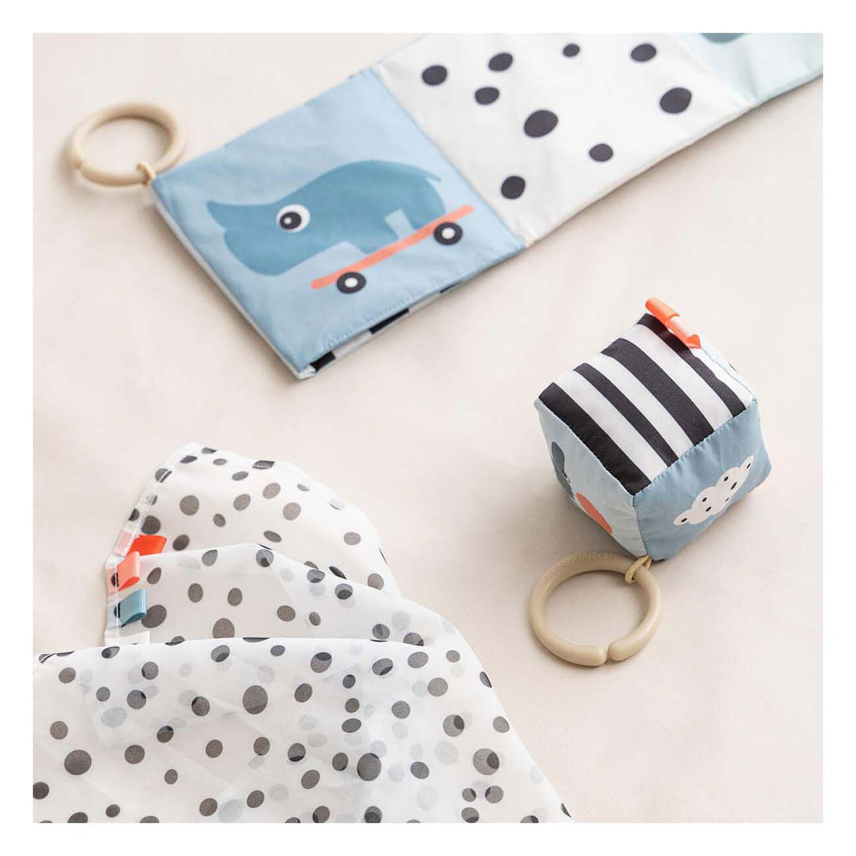 Hecho por ciervos Contrast Cube Happy Clouds