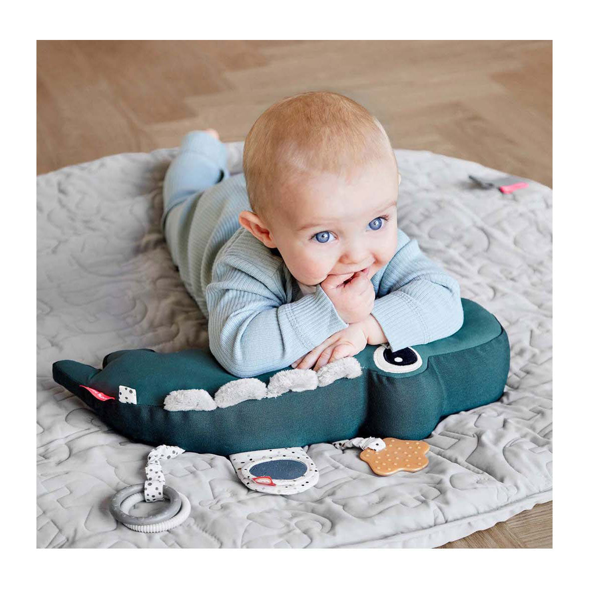 Done by Deer Tummy Time Aktivitätsspielzeug Krokogrün