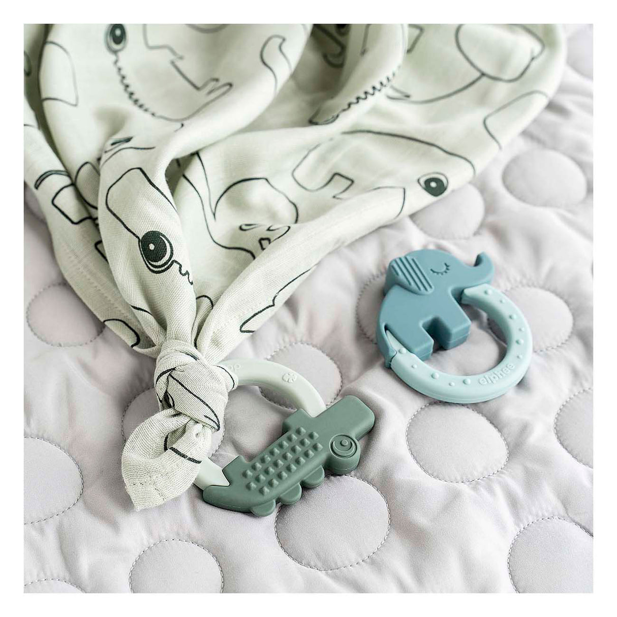 Fait par des cerfs piétonnants amis de cerfs bleu vert, 2e.