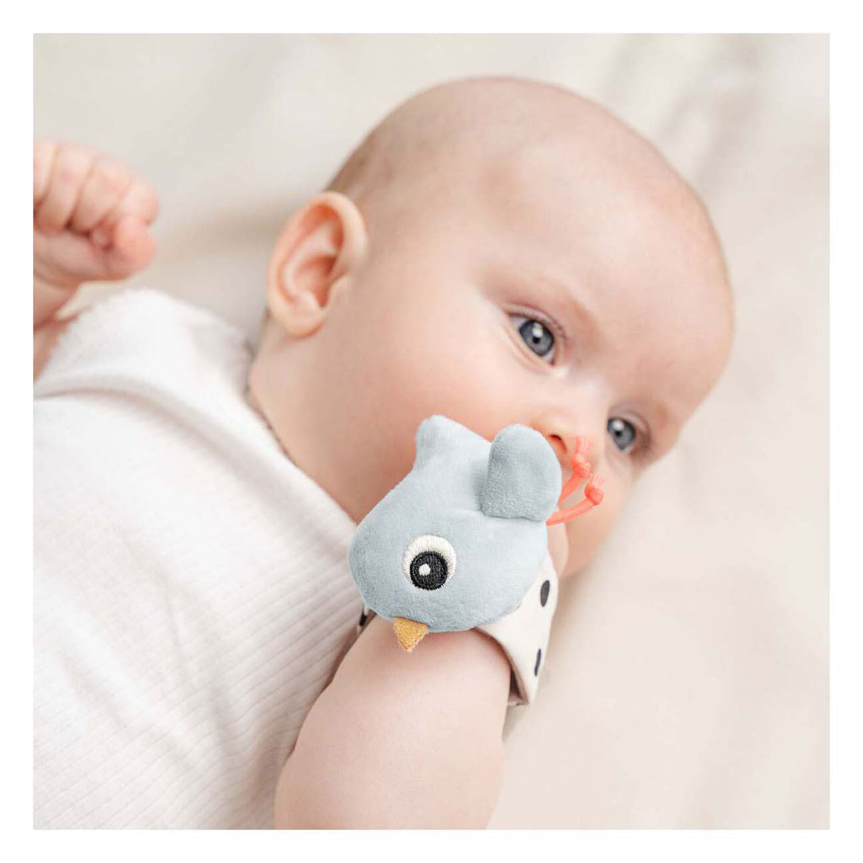 Fatto dal polso di cervo Rattle Happy Clouds Blue, 2st.