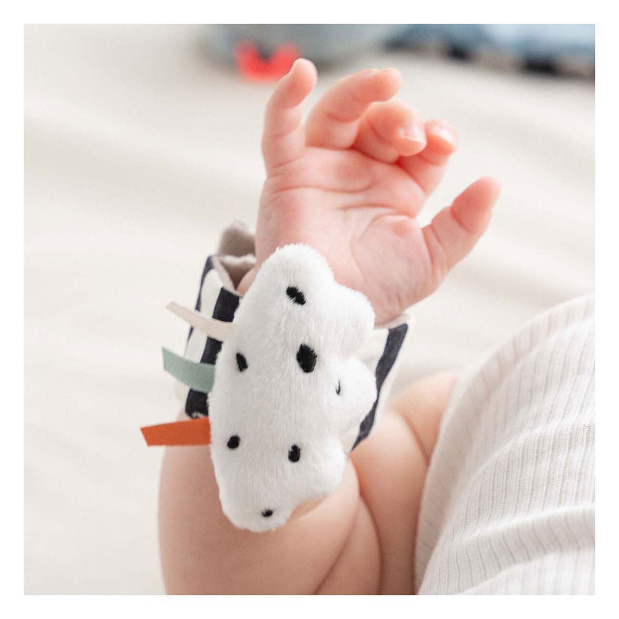 Fatto dal polso di cervo Rattle Happy Clouds Blue, 2st.