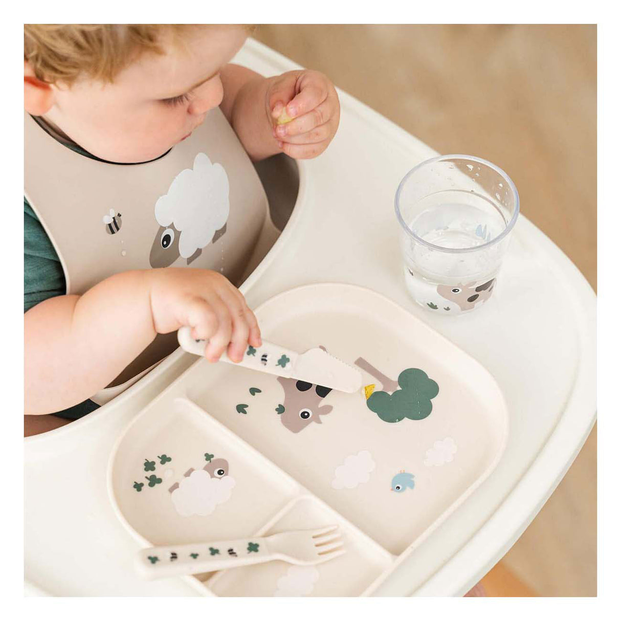 Wykonane przez deskę z jelenia, mała farma, beżowa