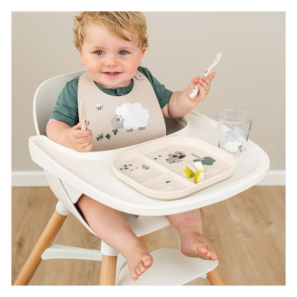 Wykonane przez deskę z jelenia, mała farma, beżowa