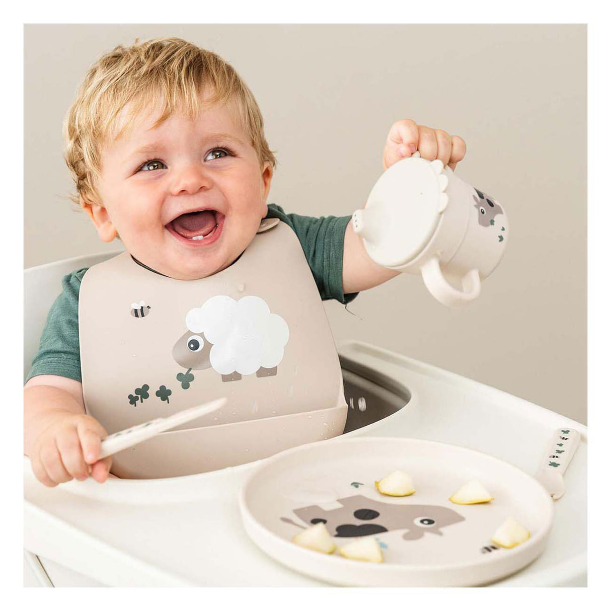 Vyrobené jeleňom detský tanier malý farmársky béžový