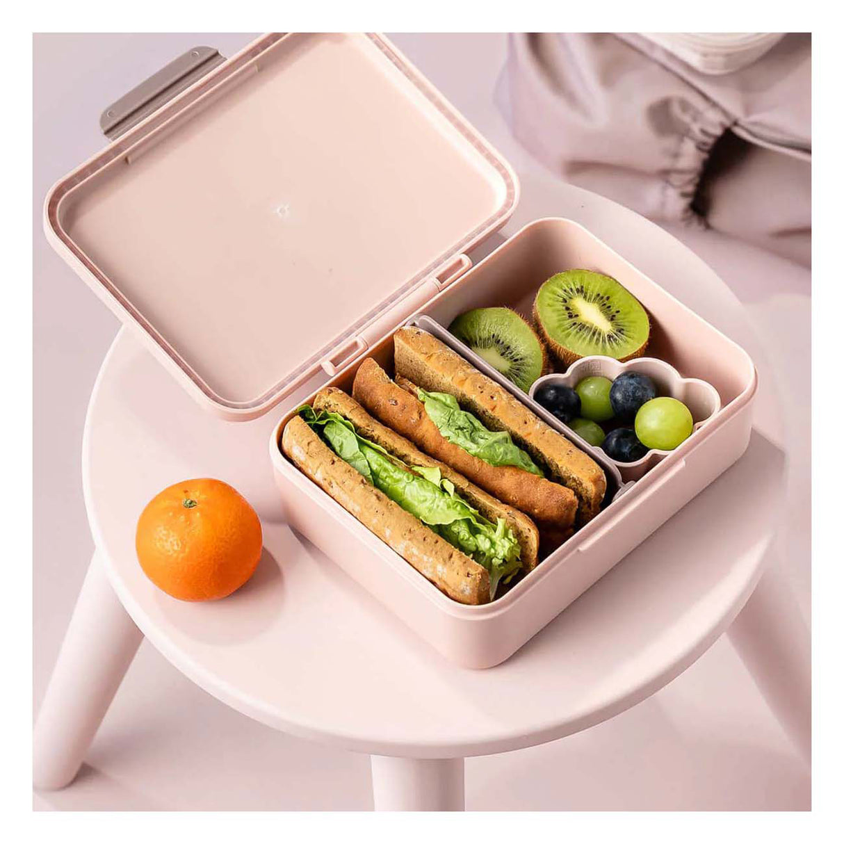 Done by deer broodtrommel met vakken - roze