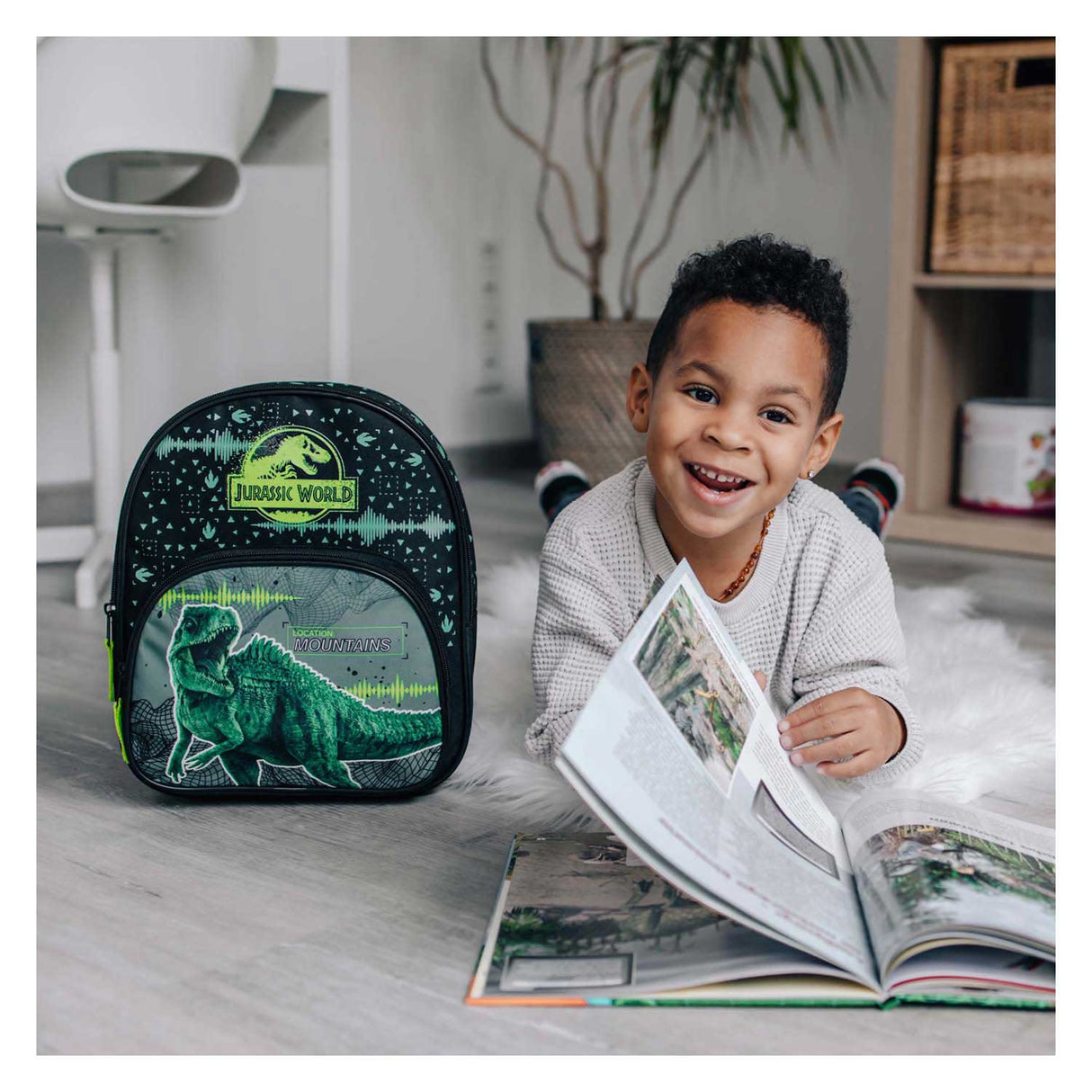 Burkolt hátizsák Jurassic World elülső zsebbel