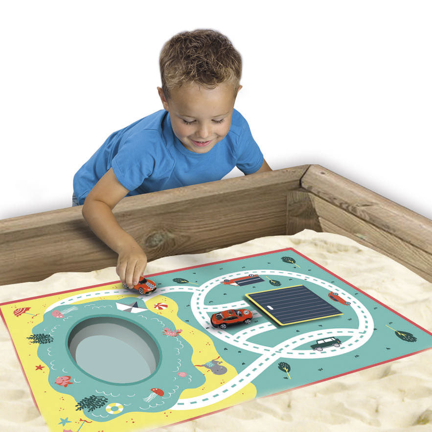 Ses Sand spillt mat Waasser a Stroossen