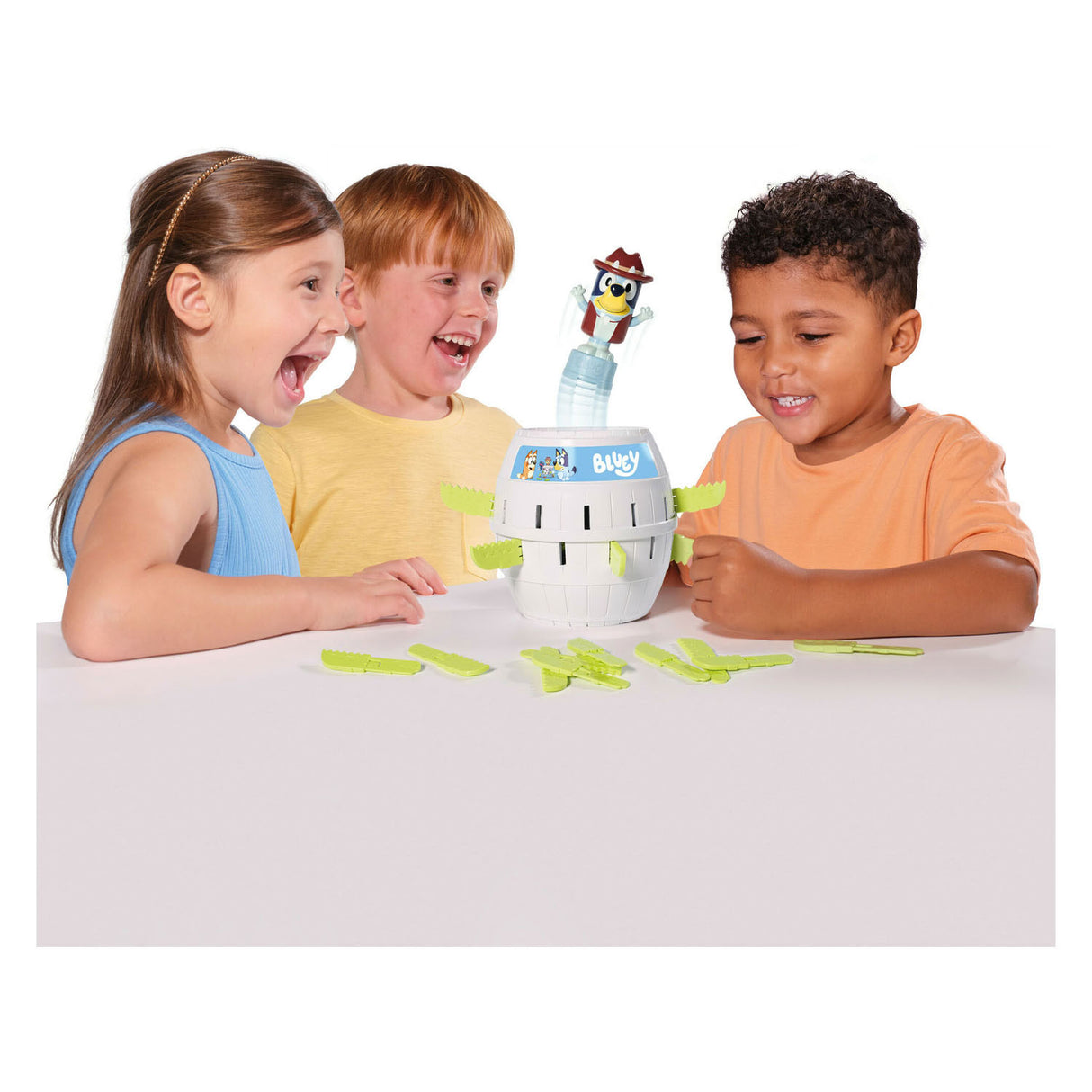 Tomy Pop Up Bluey im Fass ist ein Kinderspiel