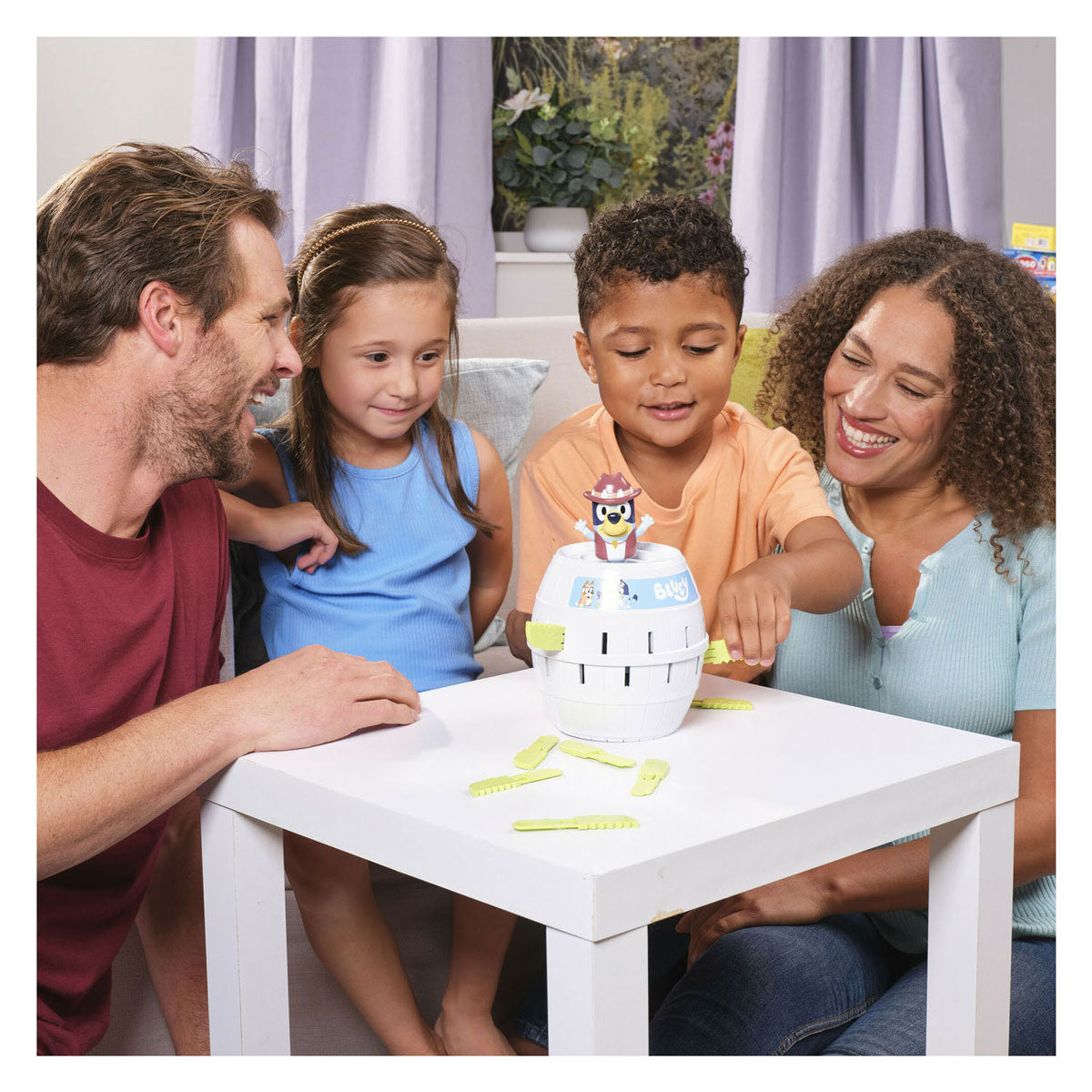 Tomy Pop Up Bluey im Fass ist ein Kinderspiel