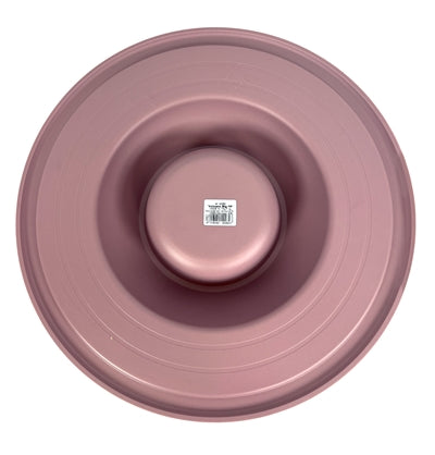 Glückliches Haustier verrückt nach Haustieren, der den Eimer -Vulkan errötet Rosa