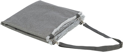 Trixie brat taistil madra amy grey