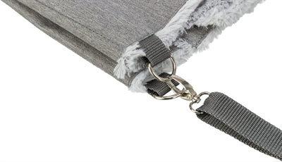 Trixie brat taistil madra amy grey