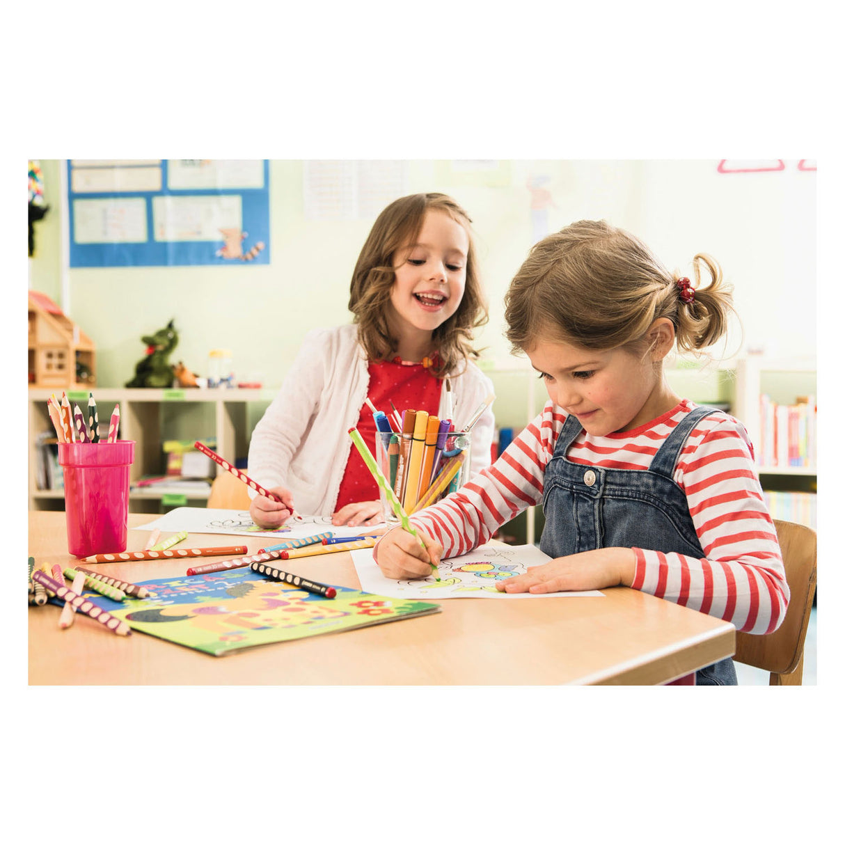 Stabilo EasyColors farbige Stifte rechts - 12 Stcs. + Bleistiftschärfer