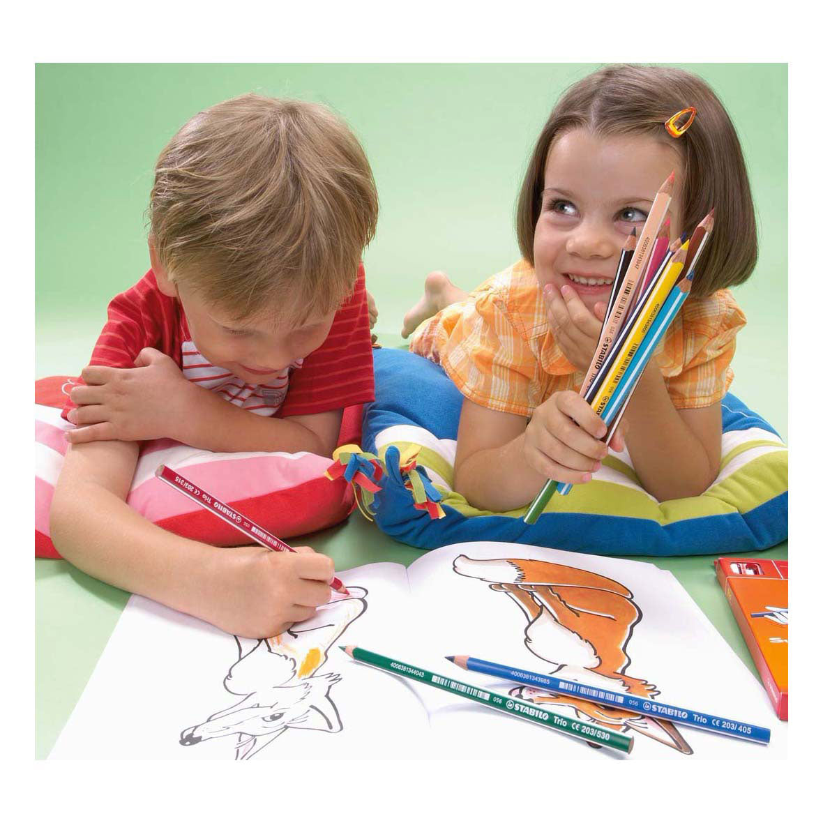 Цветният молив с дебел трио трио - 12 цвята