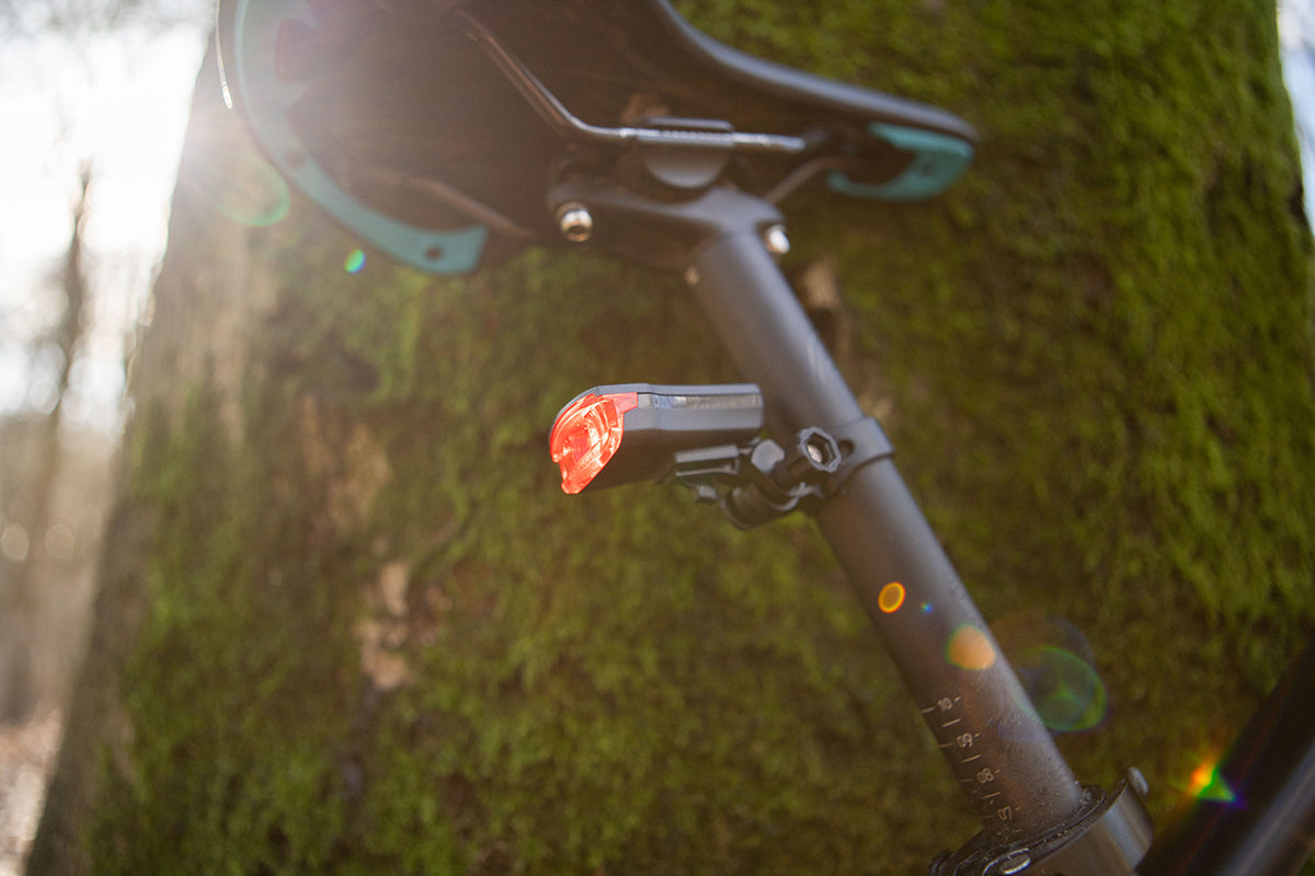 Éclairage arrière avec fonction de fardeau USB