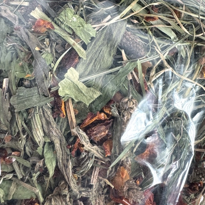 Hervorragende Kräuter-Heubanane und Tomate