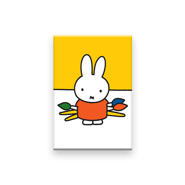 Artysta ocynowany magnesem na lodówkę Miffy