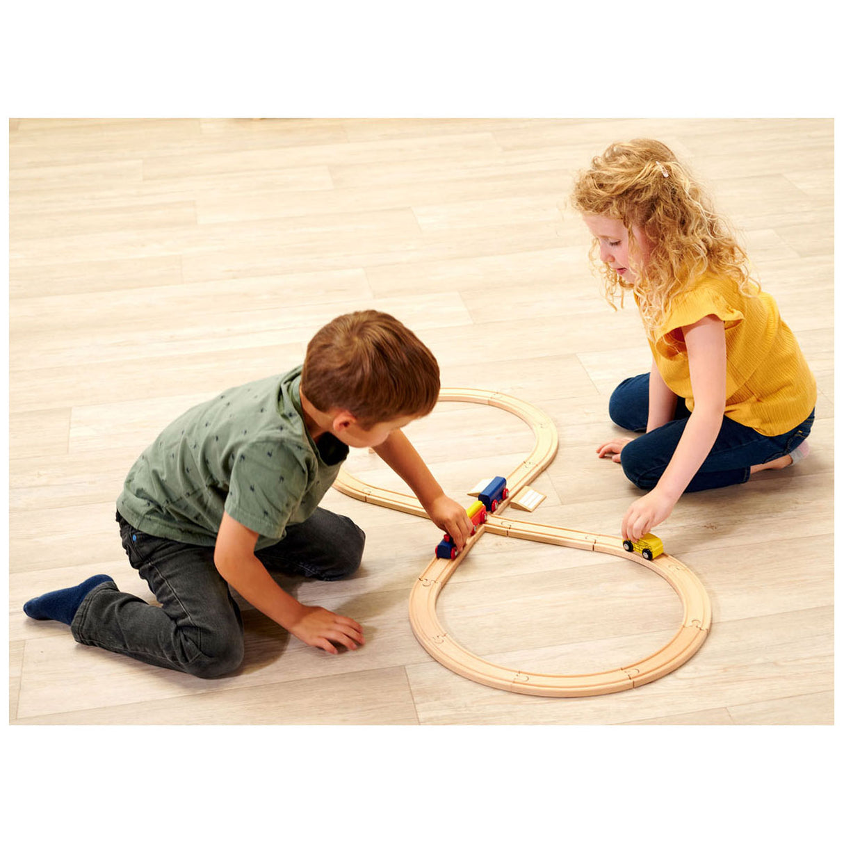Eichhorn Train Track 8 Figure Play Set, 27dlg.