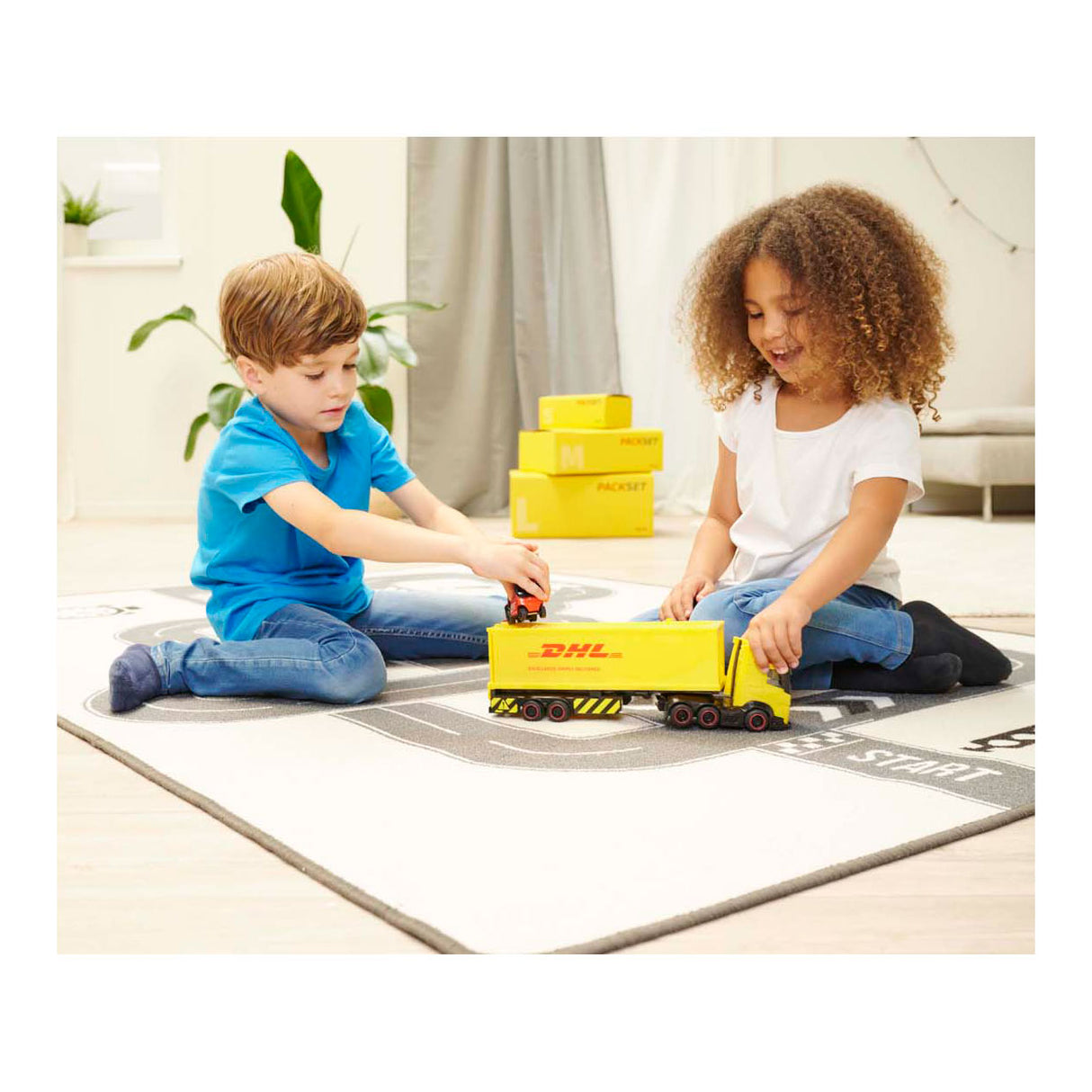 Dickie toys truck dhl with forklift with light and sound | 2 pcs