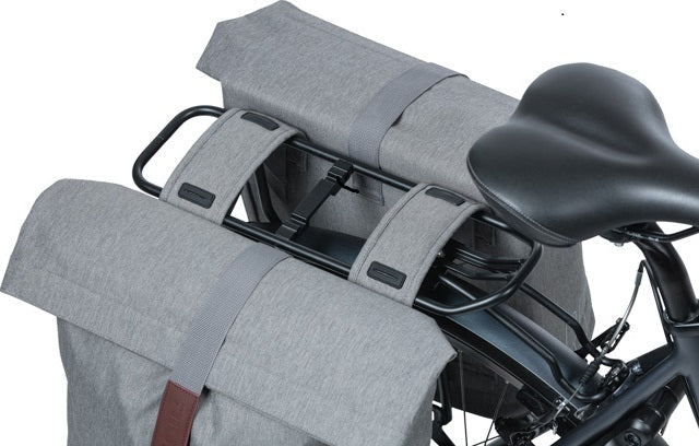 Basil Bolsa de bicicleta doble City Gray, repelente al agua, adecuado para bicicletas electrónicas, reflectantes, 28-32L