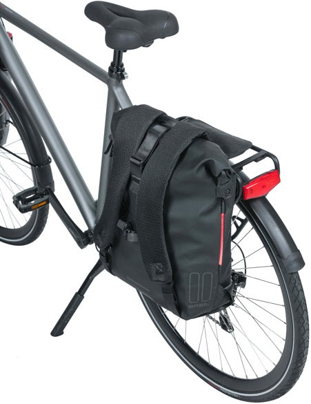 Basil Soho Nordlicht Bicycle Mochila - Mochila moderna negra con iluminación LED para bicicleta eléctrica para hombres para mujeres - impermeable - 17L - negro
