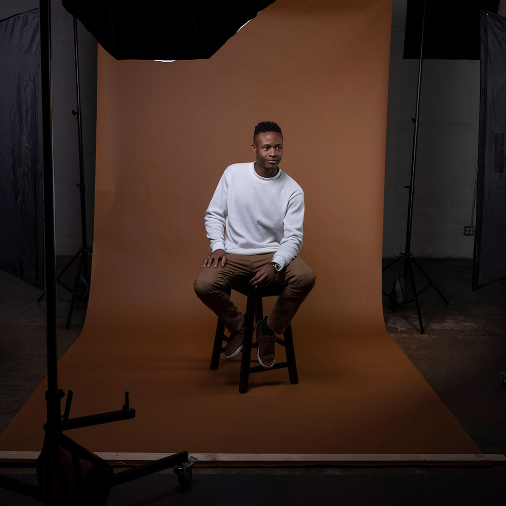 Páipéar cúlra níos fearr 67 nutmeg 1.35 x 11m