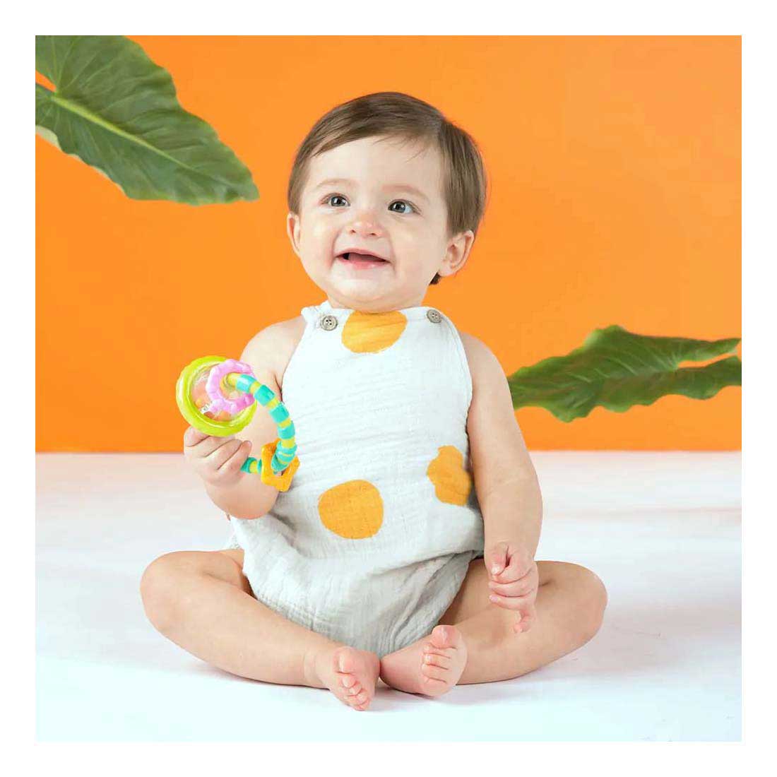 Chwyć i obróć grzechotkę i ząbkowaną zabawkę