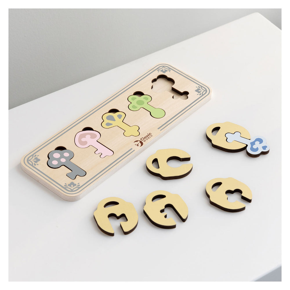 Classic World Wooden Castle Keys and Locks Match Game, 13dlg.