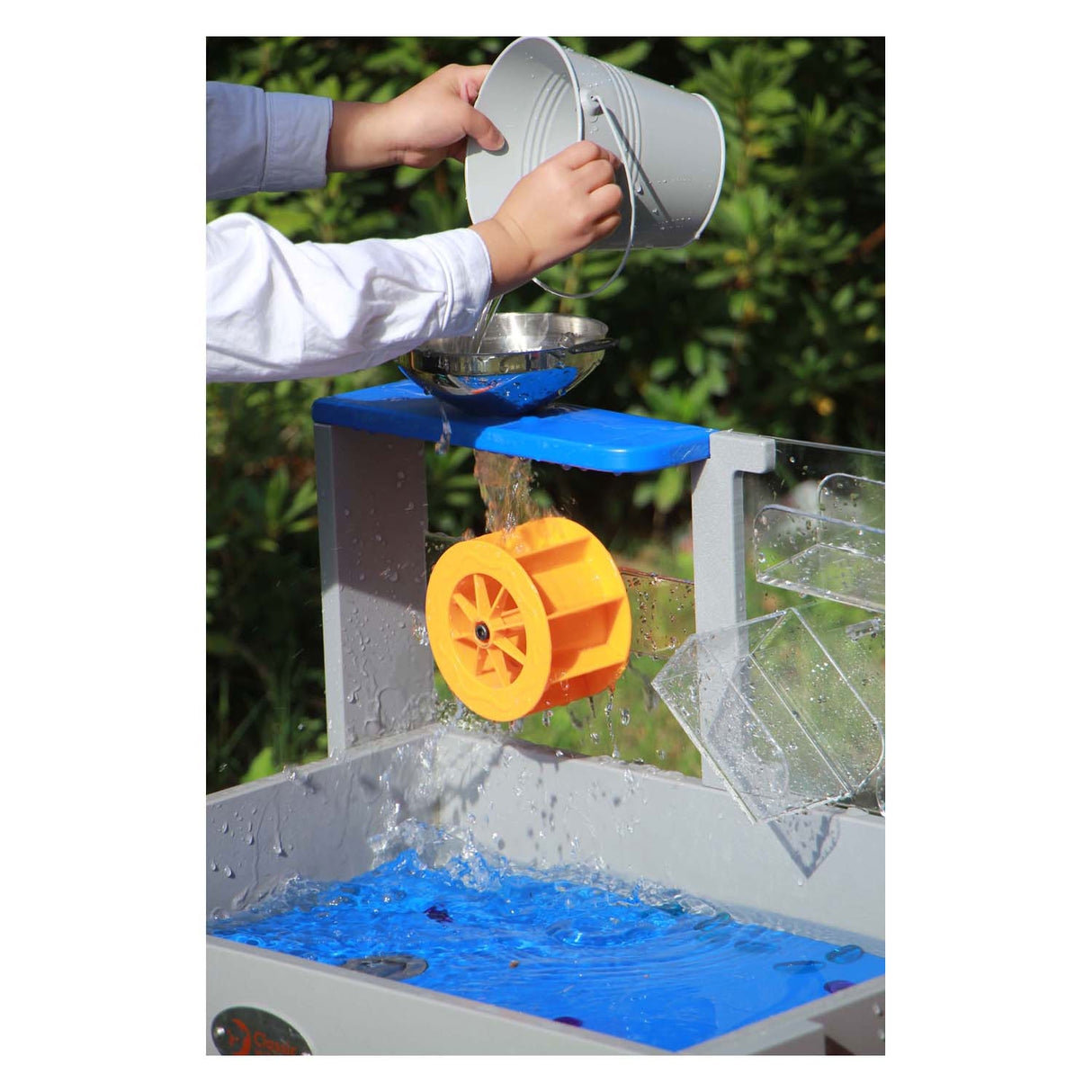 Classic world wooden sand and water table