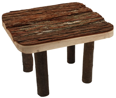 Szczęśliwa platforma z surowego drewna