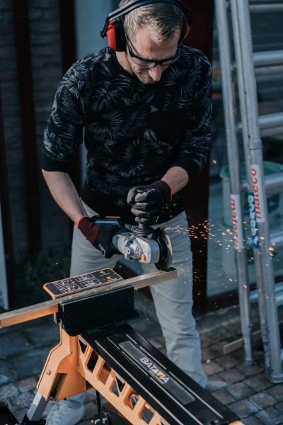 Stureta kątowa baterii prądu przemiennego 115 mm bezszczotkowe (Maxxpack 18 V).