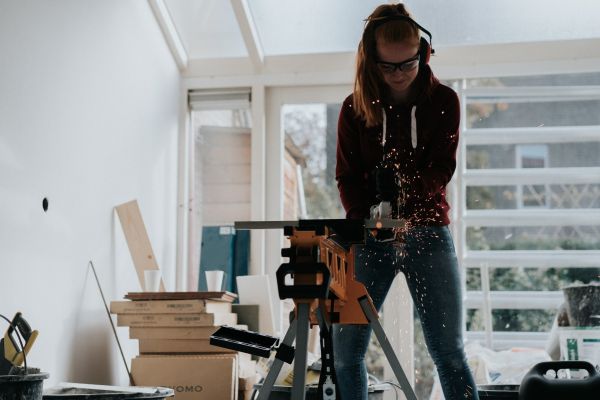 Stureta kątowa baterii prądu przemiennego 115 mm bezszczotkowe (Maxxpack 18 V).