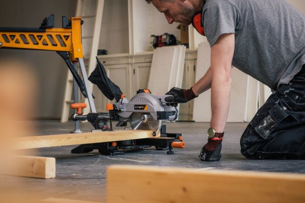 Ac battery radial cross-cut miter saw 216mm (Maxxpack 18V).