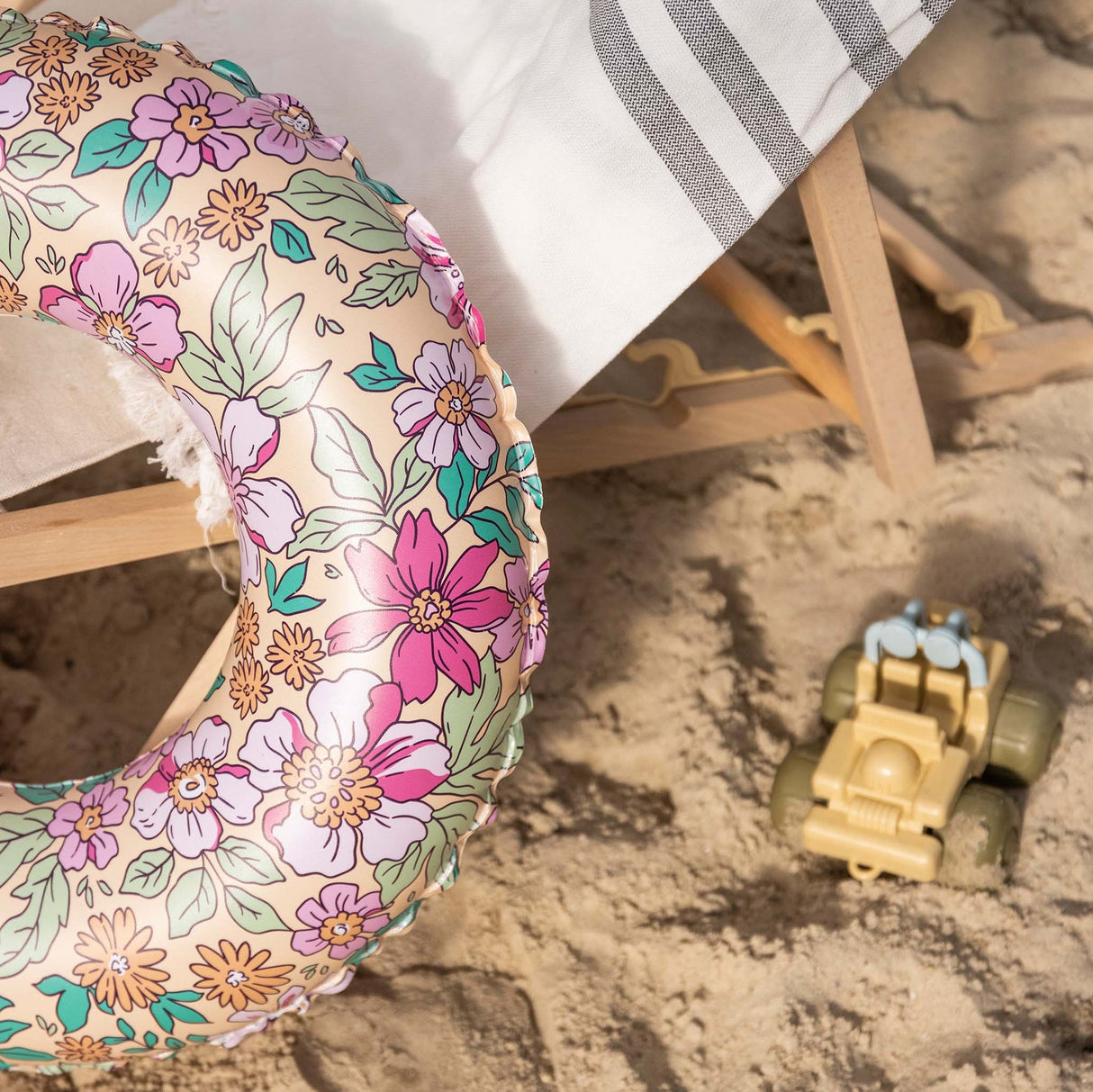 Blossom | multi-colored swimming ring ø 90 cm