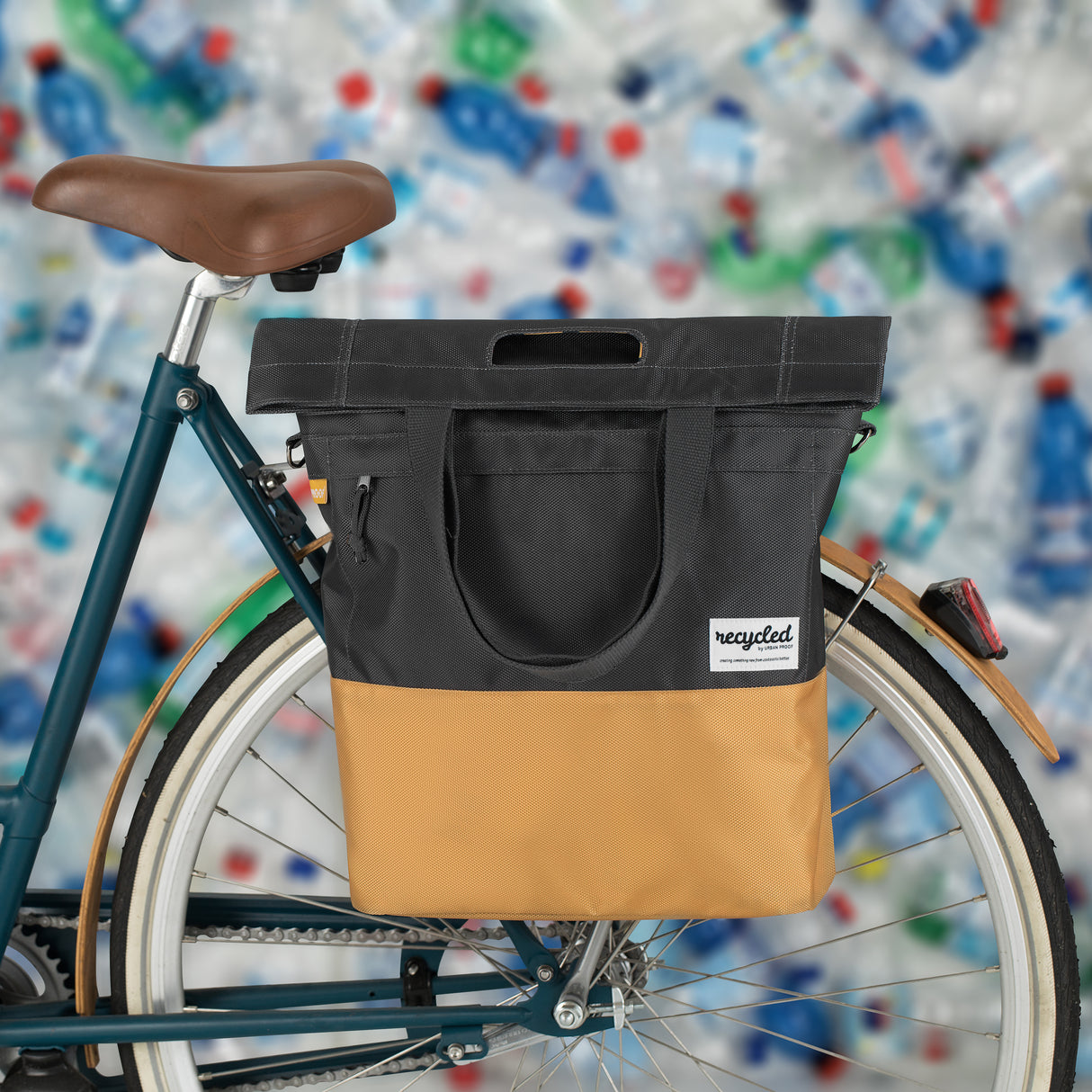 Urban Proof 20l Bicycle Bag - Grå -Yellow - Unisex - Vannbestandig - Resirkulert kjæledyrmateriale