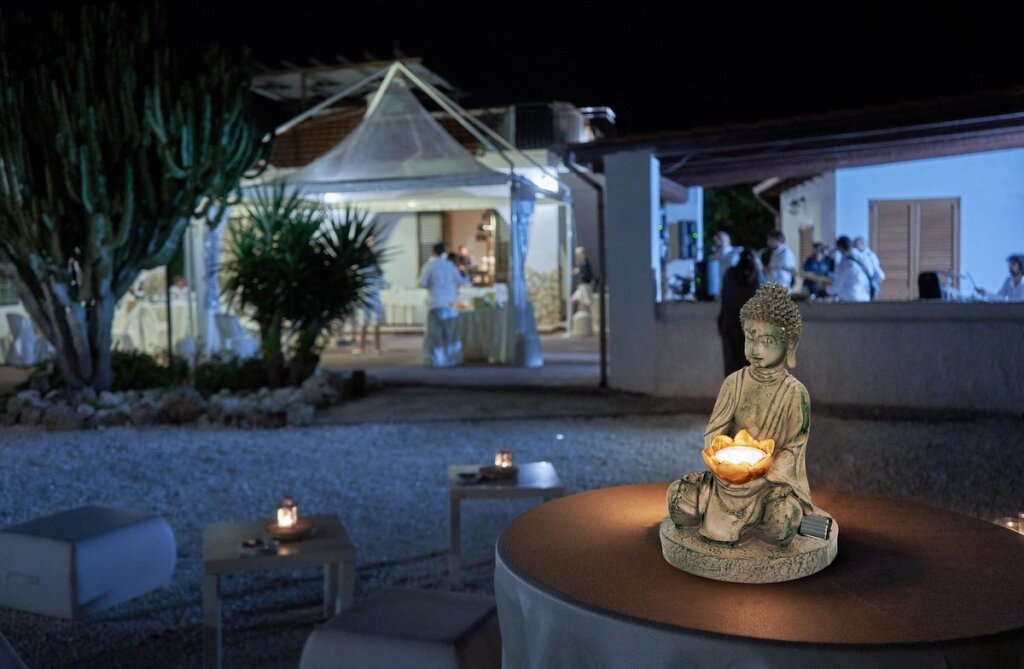 Grundig Grundig Buddha statue with solar lamp LED on-off button burning time 6-8 hours 17x16x27cm